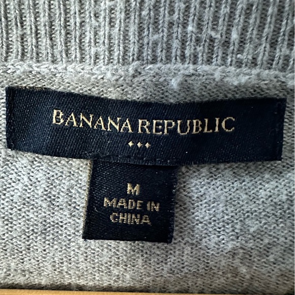 Banana Republic Gray Sweater 3/4 sleeve,with Button Detail on shoulders Sz M - Picture 7 of 10